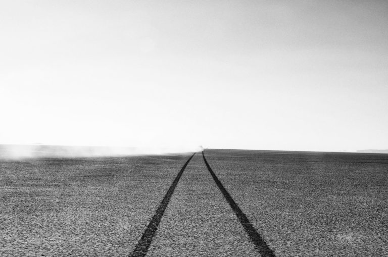 photo desert trace de roues