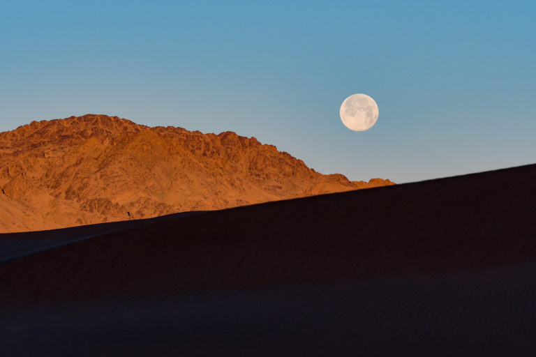 photo illustration mongolie lune